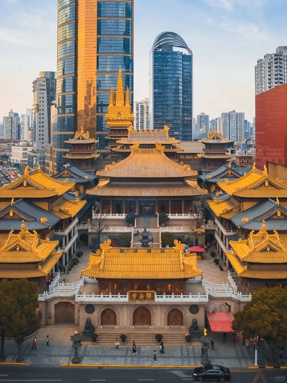 Jing'an Temple: The Most Glamorous Ancient Temple in Shanghai