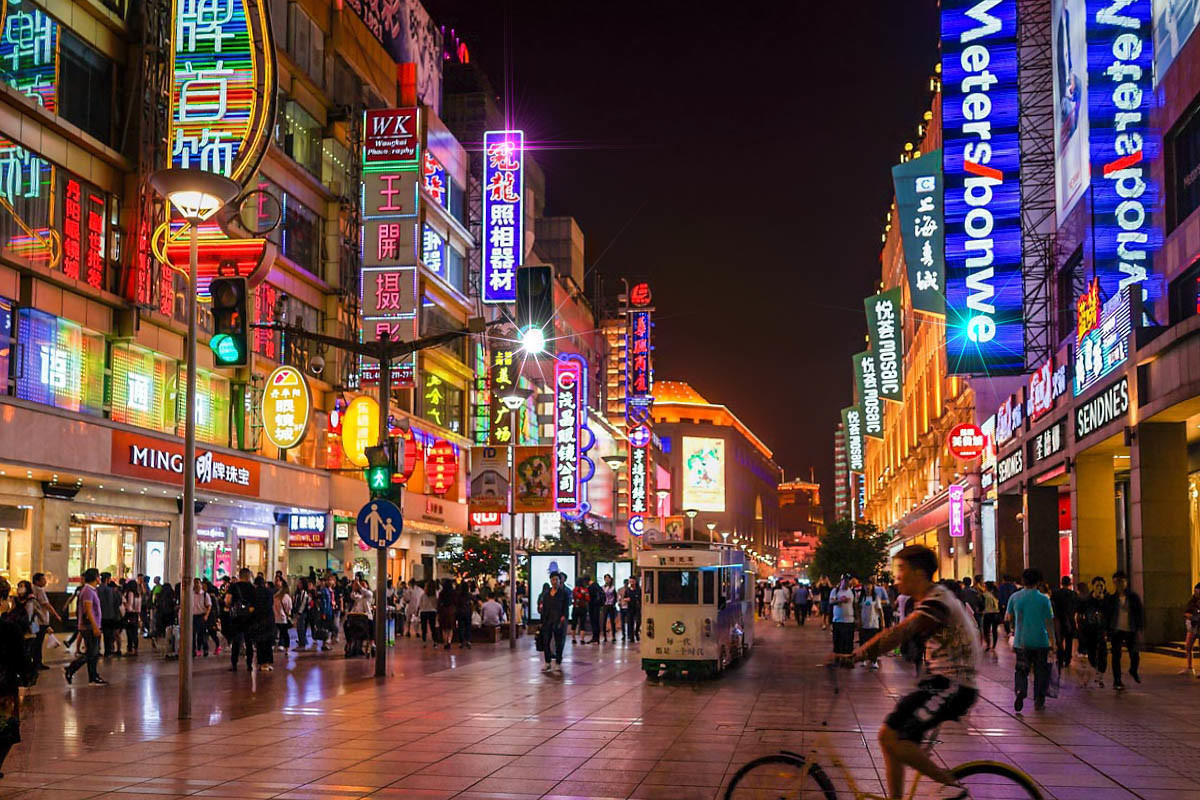 The Ultimate Shanghai Guide: Famous Attractions and Gourmet Treats